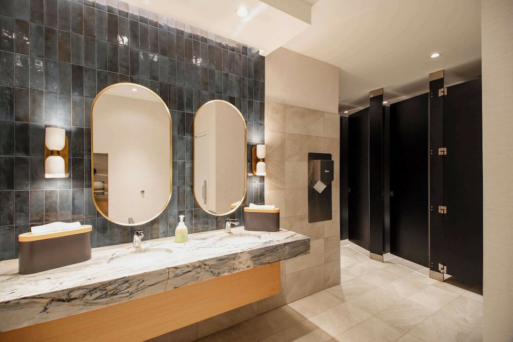 Фото Coast Canmore Hotel & Conference Centre