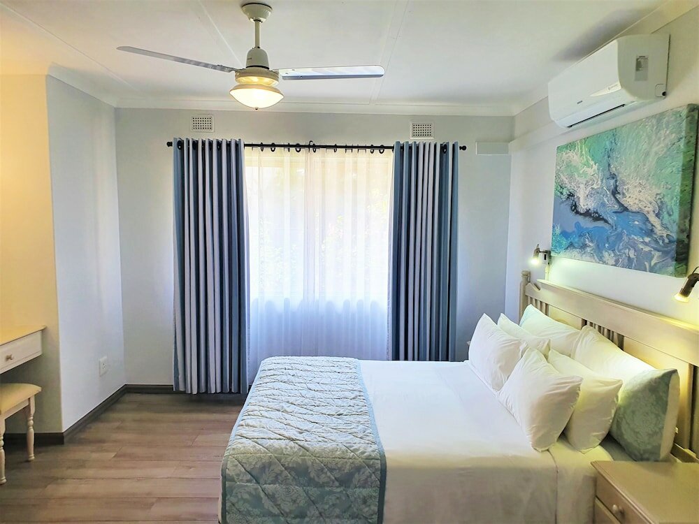 Фото First Group La Rochelle