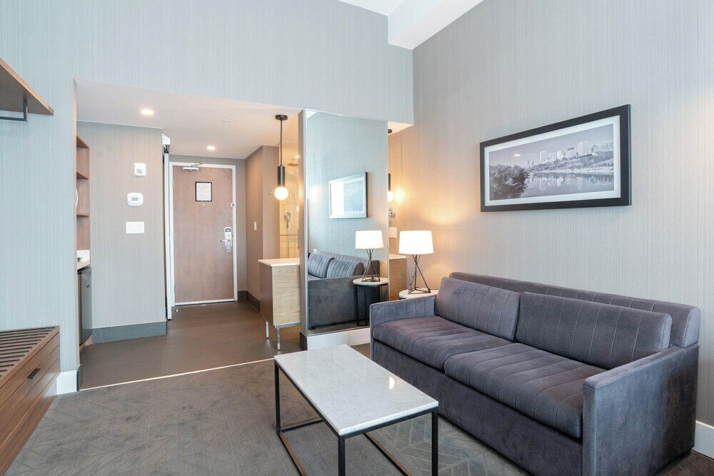 Фото Sandman Signature Sherwood Park Hotel