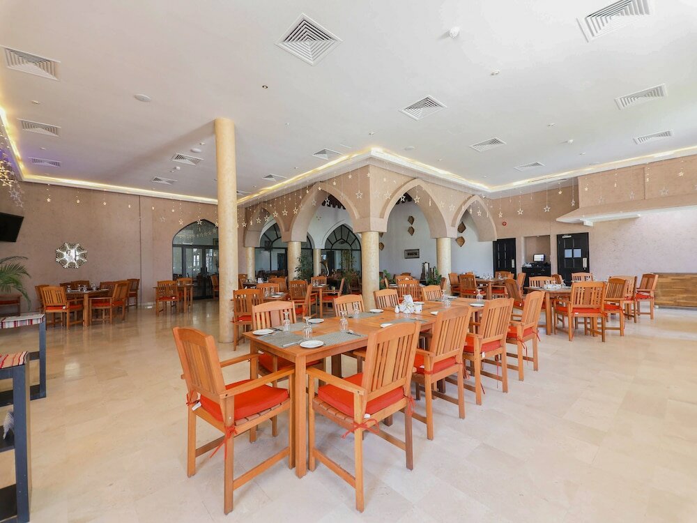 Фото Capital O133 Al Sawadi Beach Resort & SPA