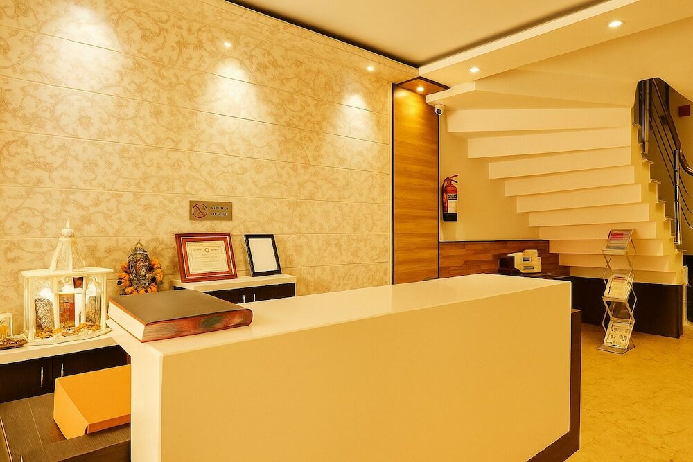 Фото Hotel Tjs Royale