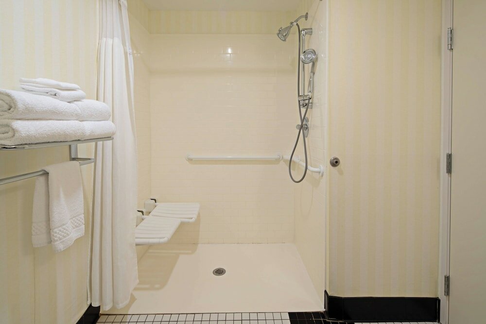 Фото Fairfield Inn & Suites Seattle Bremerton