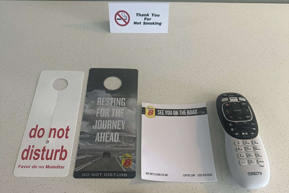 Фото Super 8 by Wyndham Oceanside Downtown