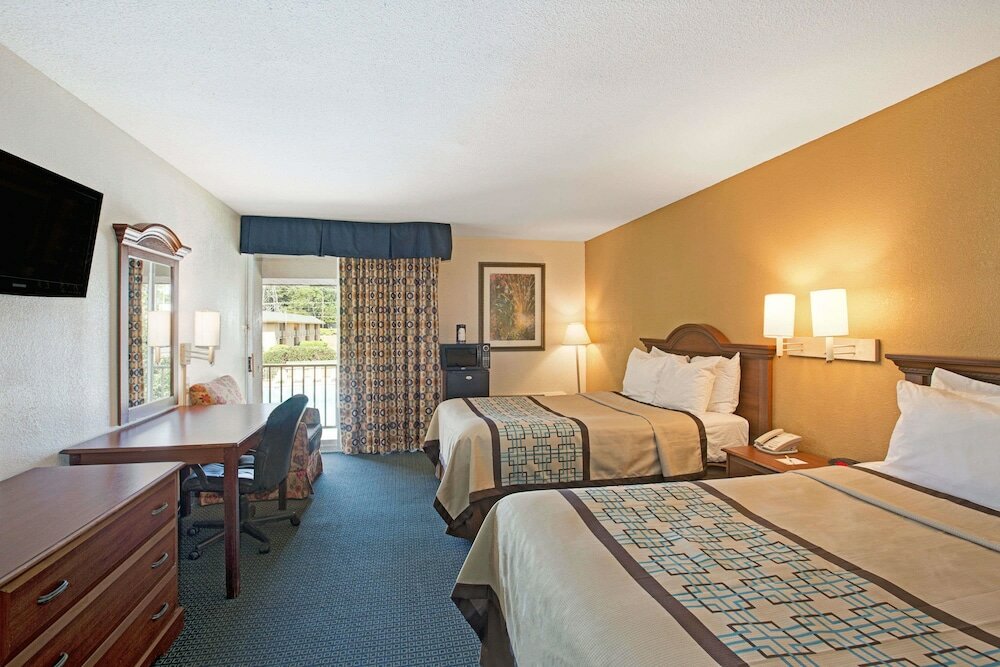 Фото Days Inn by Wyndham Charlotte/Woodlawn Near Carowinds