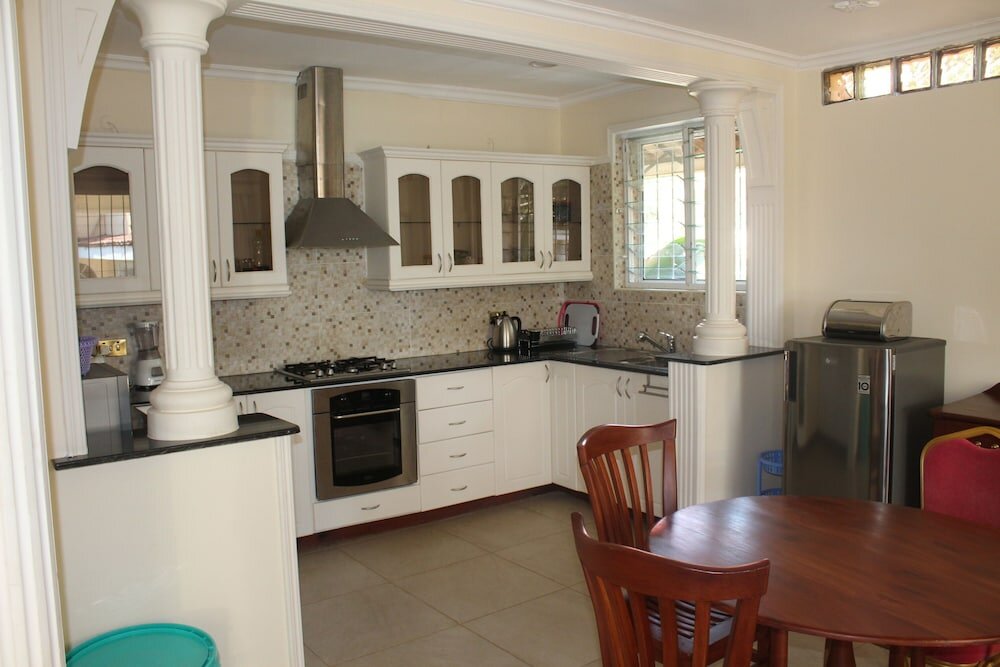 Фото Sovereign Hotel