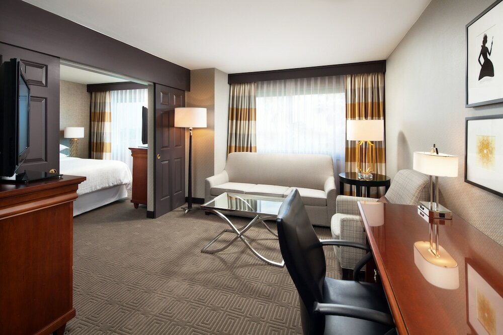 Фото Sheraton Fairplex Hotel & Conference Center