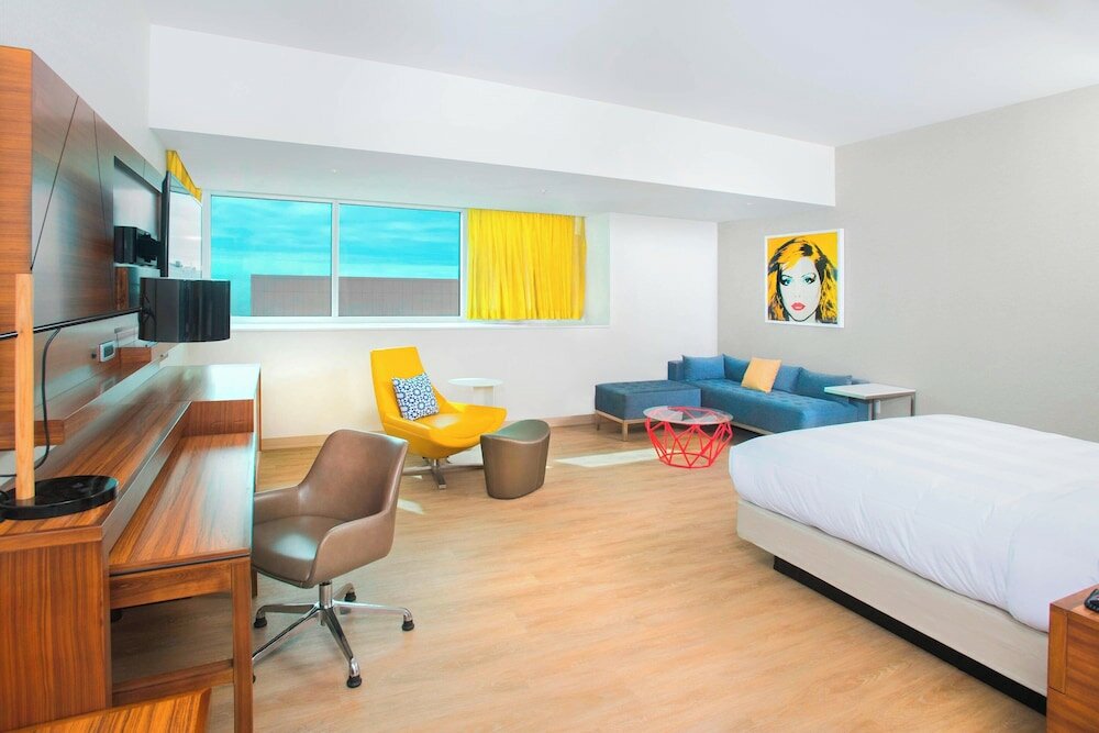 Фото Courtyard by Marriott Santa Monica