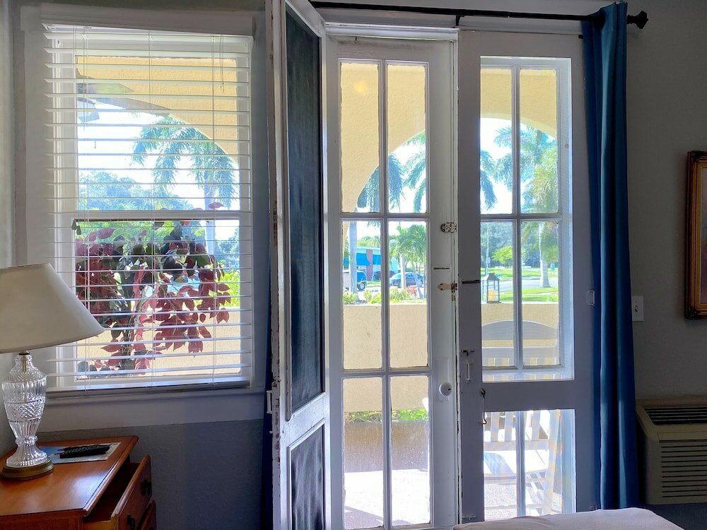 Фото Crystal Bay Hotel