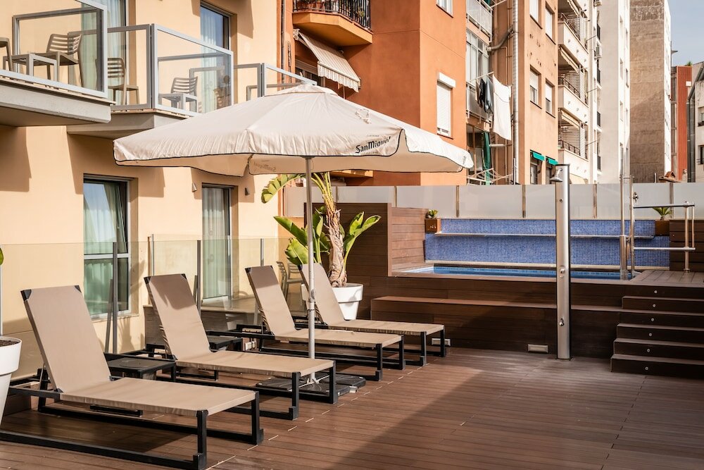 Фото Arya Stadium Hotel