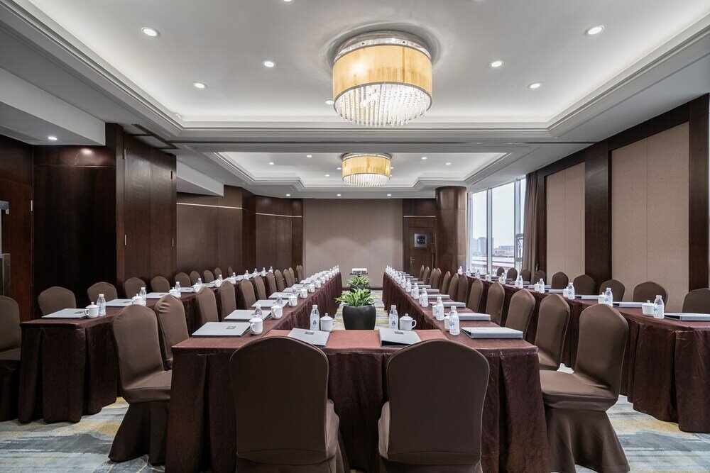 Фото Minshan Lhasa Grand Hotel