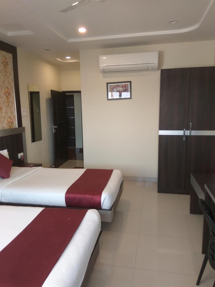 Фото Hotel Olympia Inn