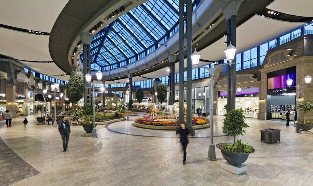 Фото Holiday Inn Laval Montreal