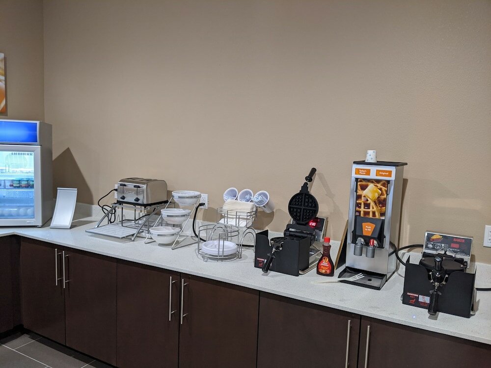 Фото Comfort Suites San Antonio Ft. Sam Houston/SAMMC Area