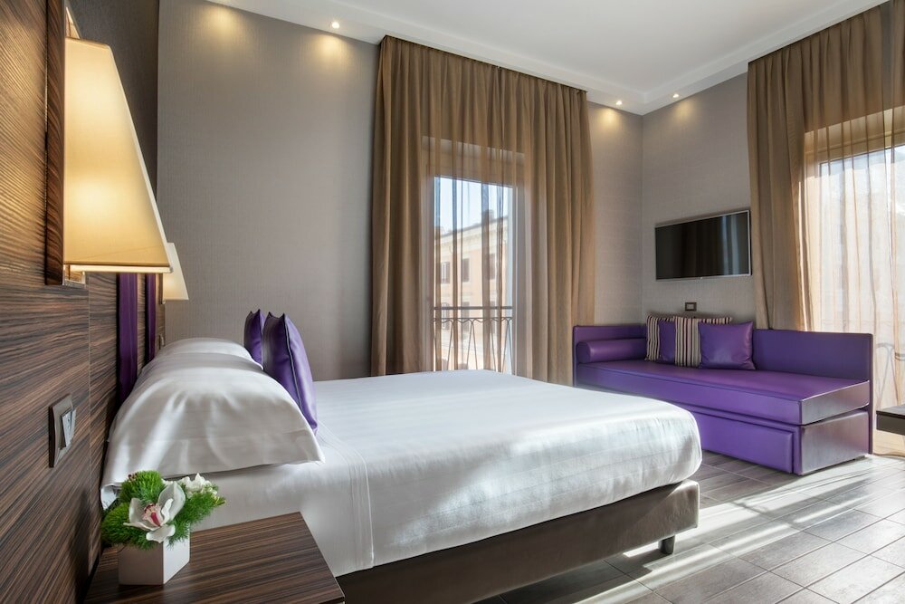 Фото The Republic Hotel