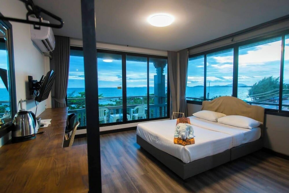 Фото Pimpimarn Beach Hotel