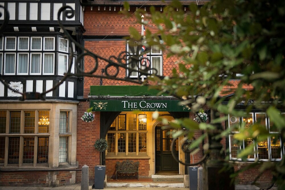 Фото The Crown Manor House Hotel