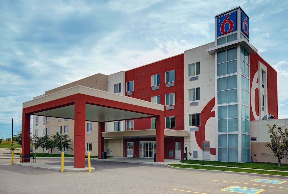 Фото Motel 6 Airdrie, Ab