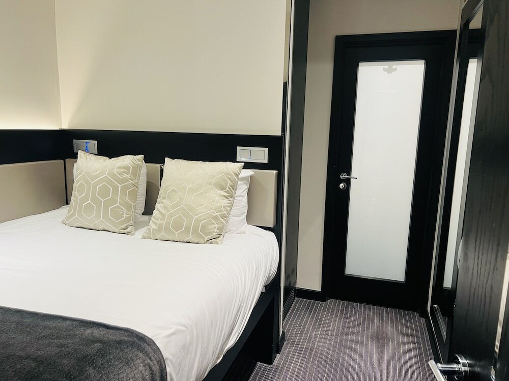 Фото Great St Helen Hotel