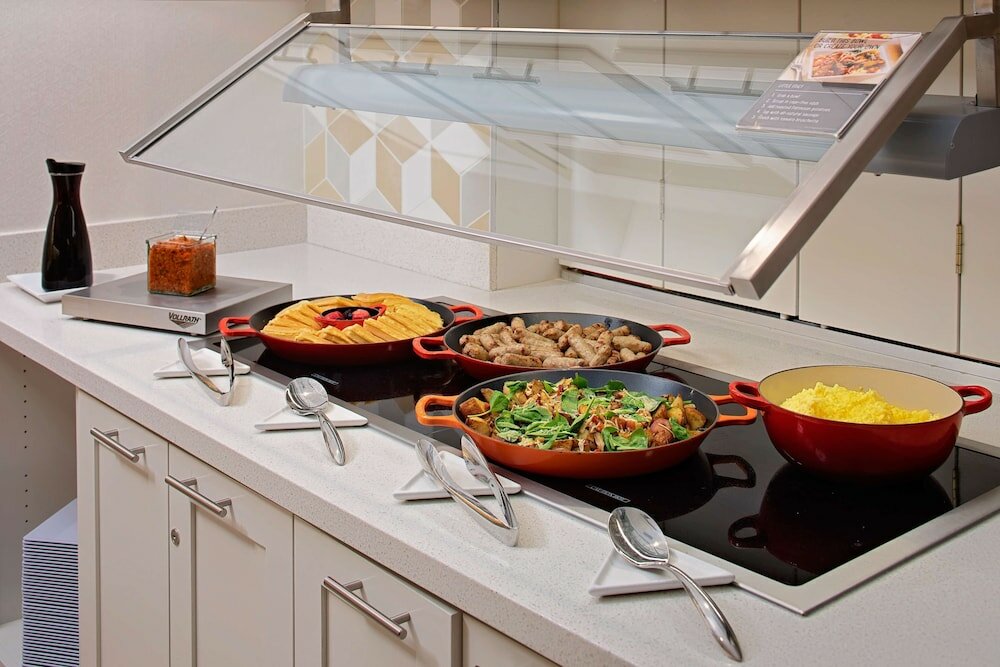 Фото Hyatt Place Glendale Los Angeles