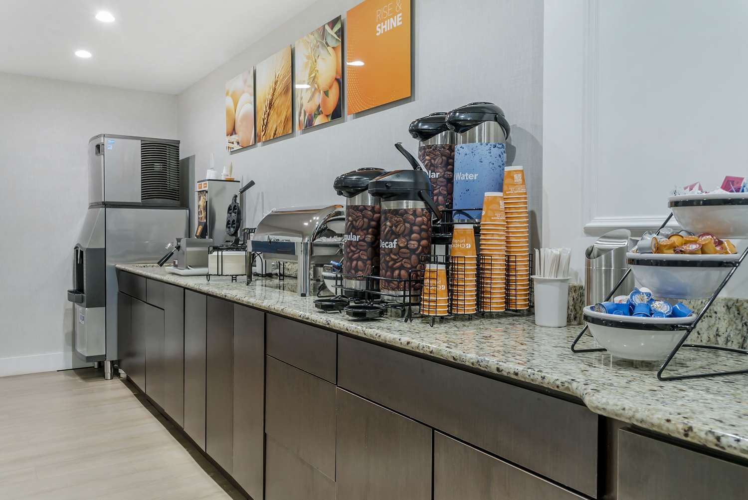 Фото Comfort Inn Plainwell