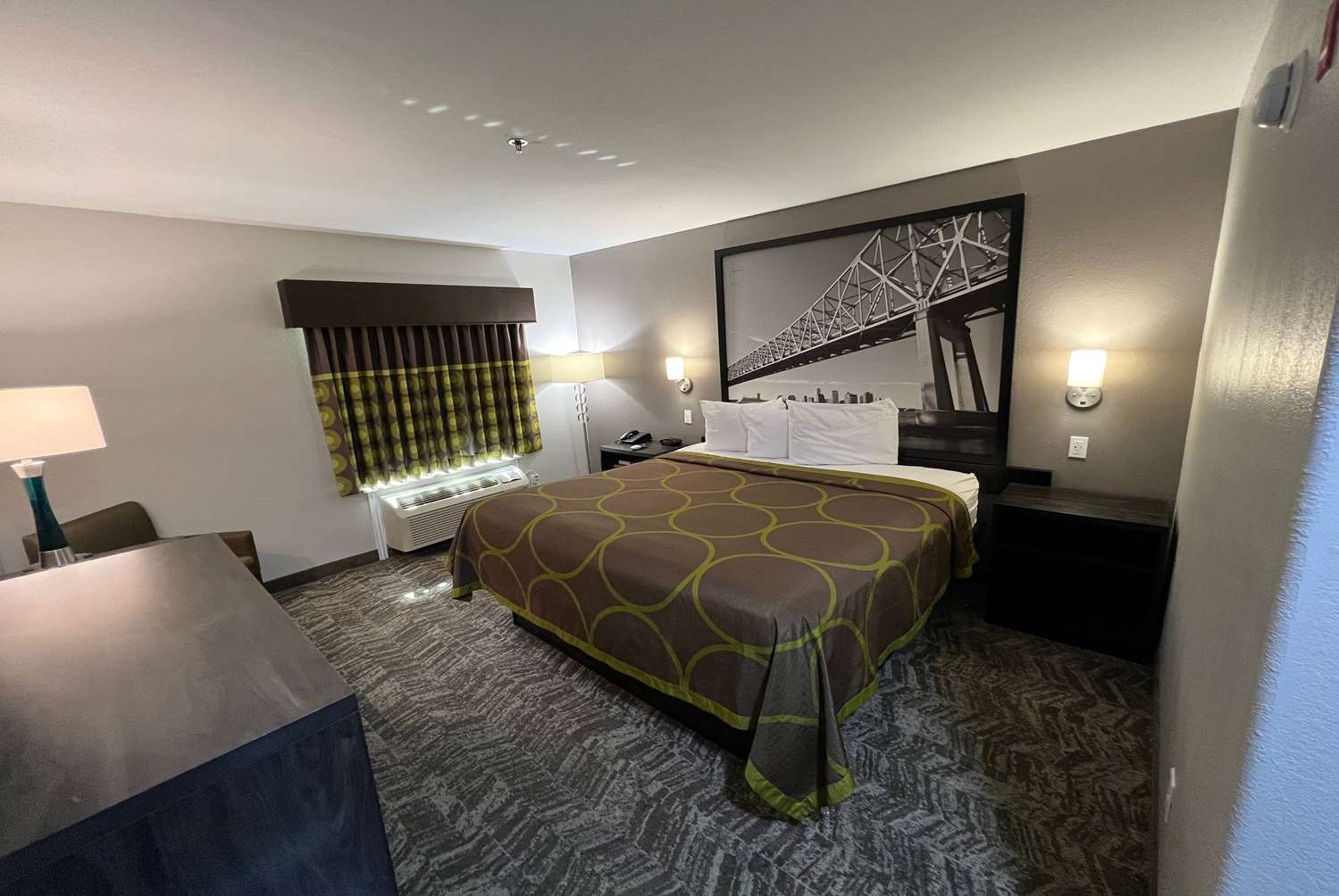 Фото Super 8 by Wyndham Lake Charles/Sulphur