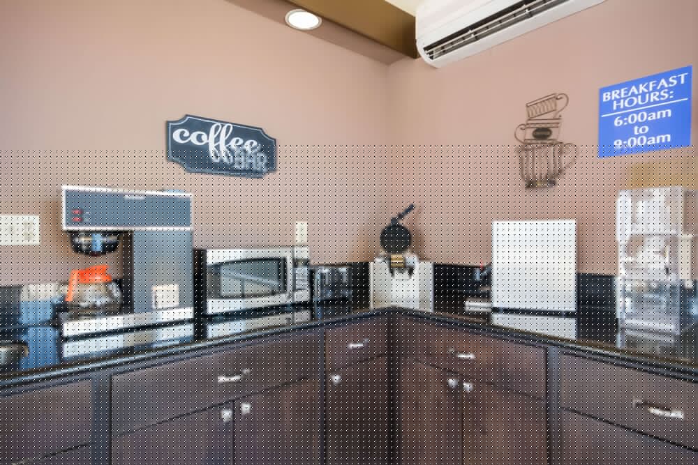 Фото Econo Lodge Inn & Suites