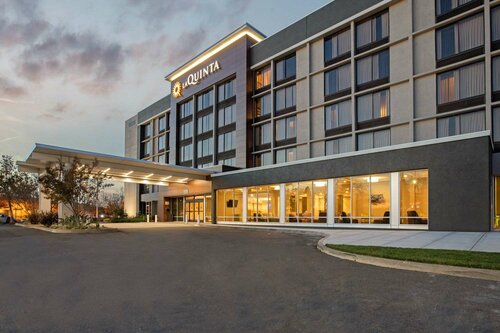 Гостиница La Quinta Inn & Suites by Wyndham Rancho Cordova Sacramento в Ранчо Кордове