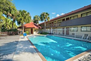 Гостиница Rodeway Inn Tampa near Busch Gardens - Usf