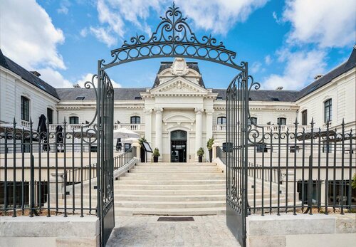 Гостиница Best Western Premier Hotel de la Cite Royale в Лоше