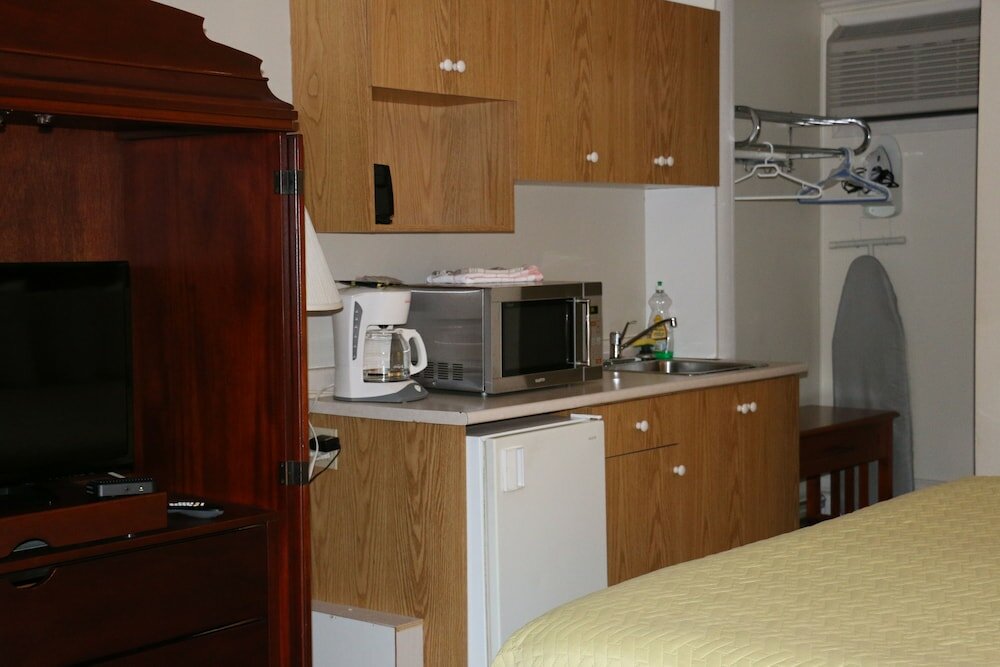 Фото Midtown Motel & Suites