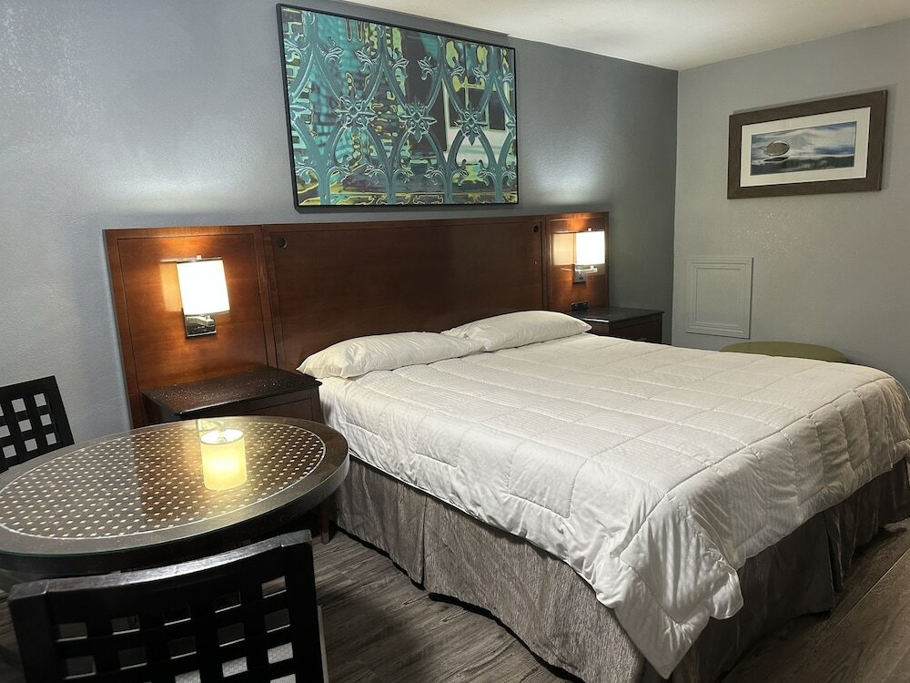 Фото Courtland Inn Motel