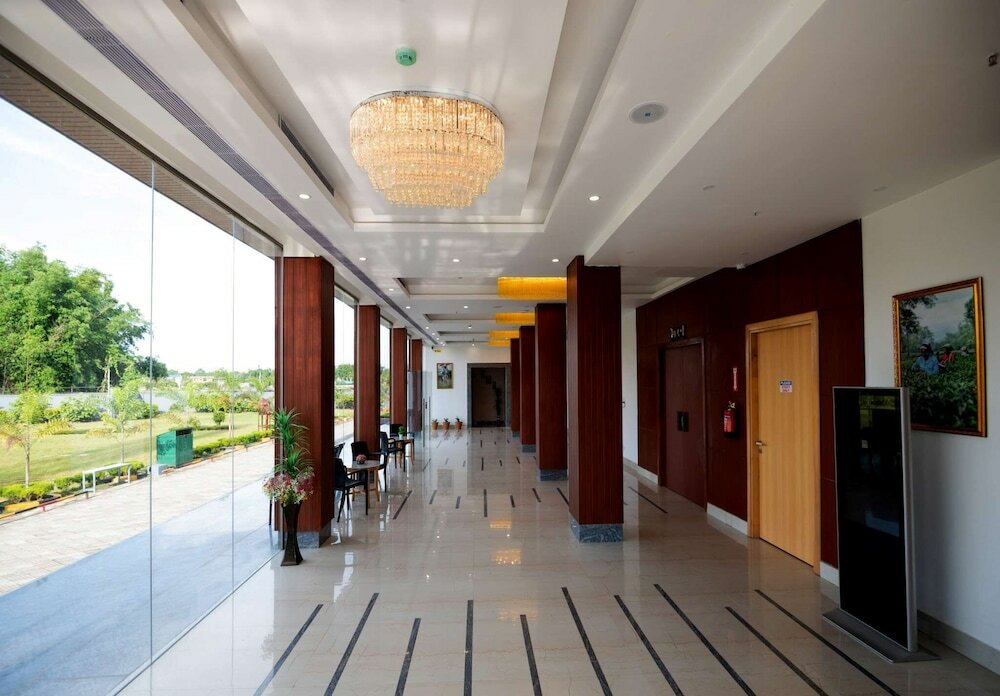 Фото Pushkara Sarovar Portico Dibrugarh