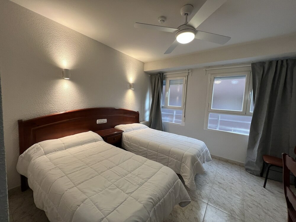 Фото Hostal La Embajada