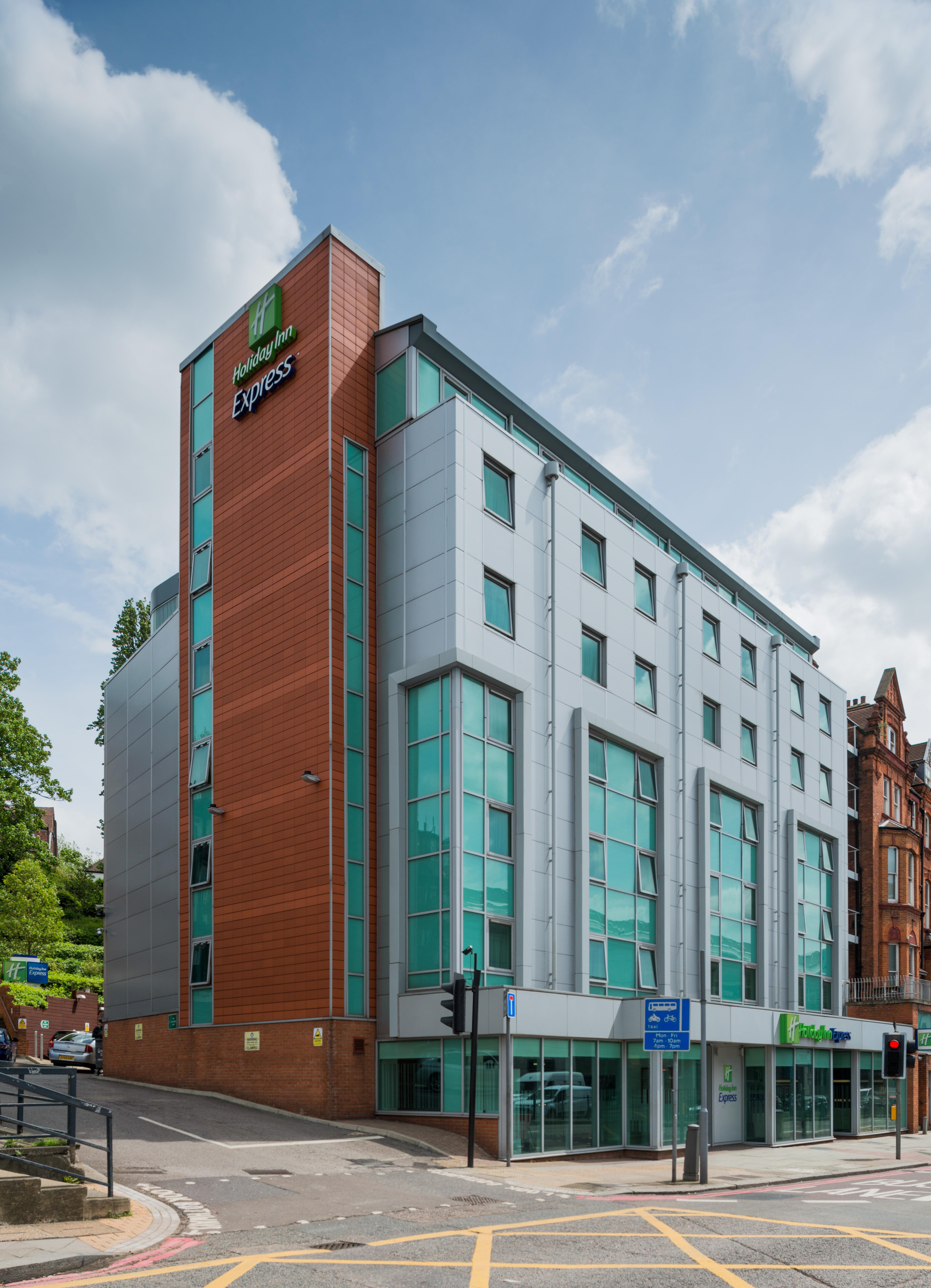 Фото Holiday Inn Express London - Swiss Cottage, an Ihg Hotel