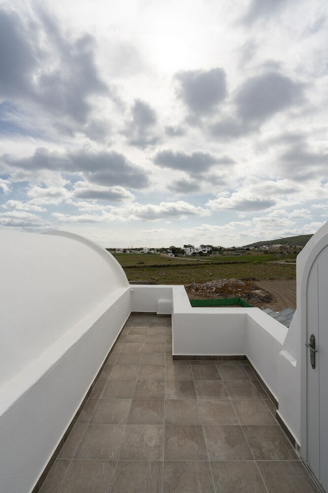 Фото White Lily - Adults Only 16 plus