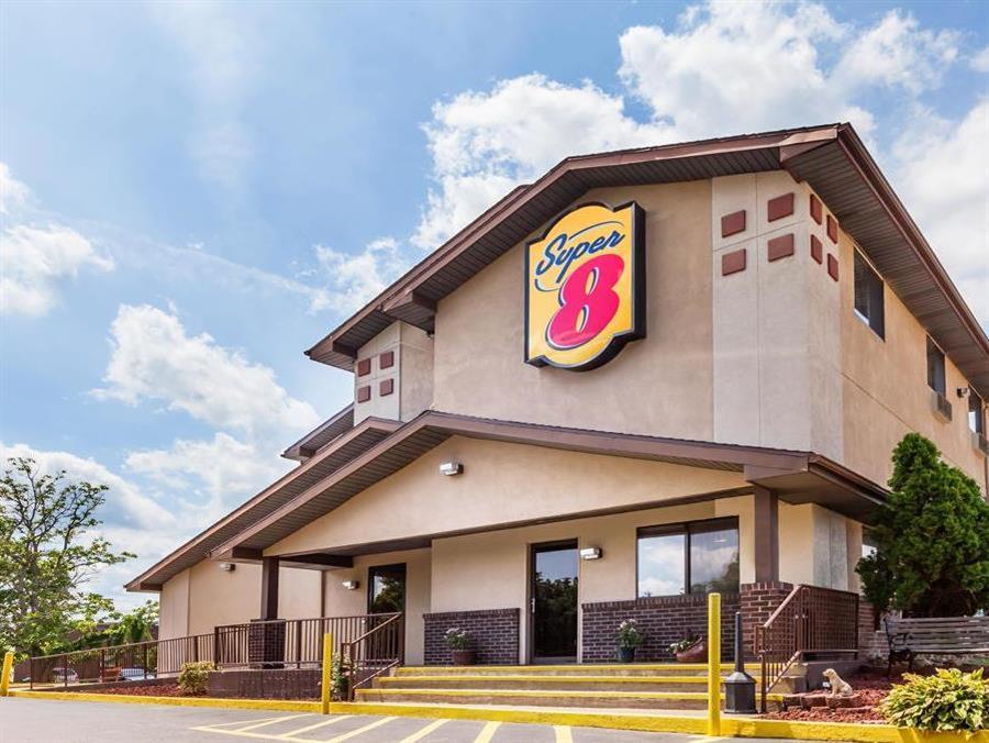 Фото Super 8 by Wyndham Dunbar/Charleston Area