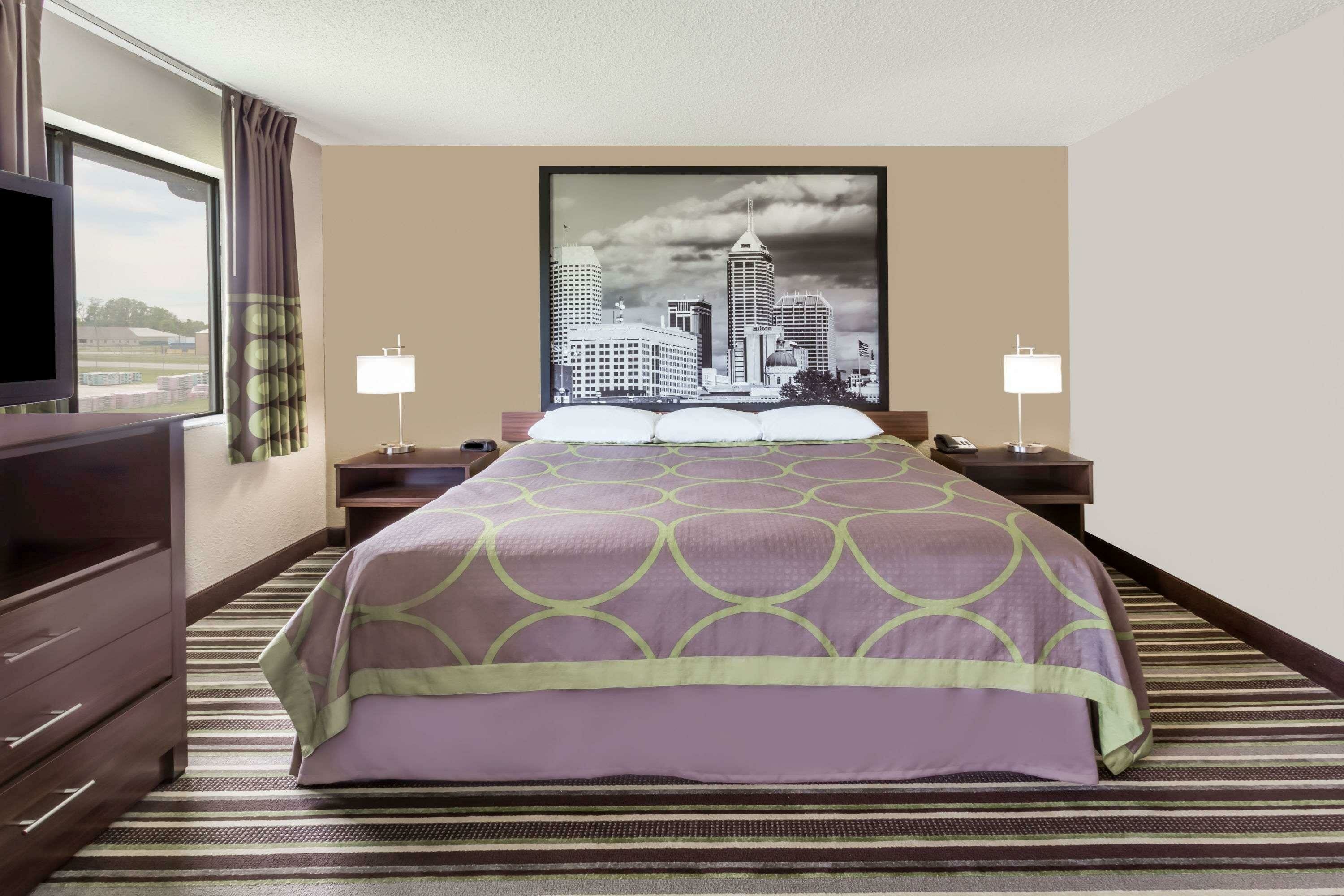 Фото Super 8 by Wyndham Plymouth