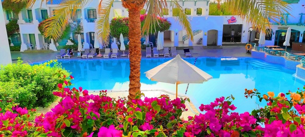 Фото Falcon Hills Hotel