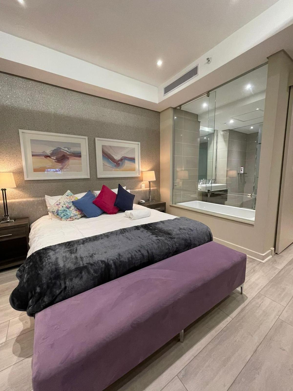 Фото Sandton Skye Unit 702