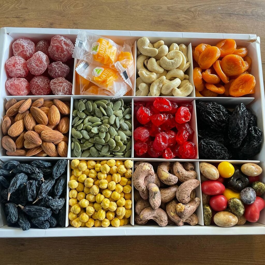 Nuts, snacks, dried fruits Mindal, Kaskalen, photo