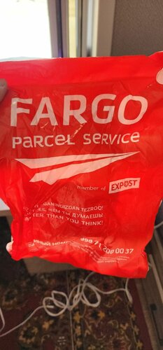 Yashirib, videoga qaradi