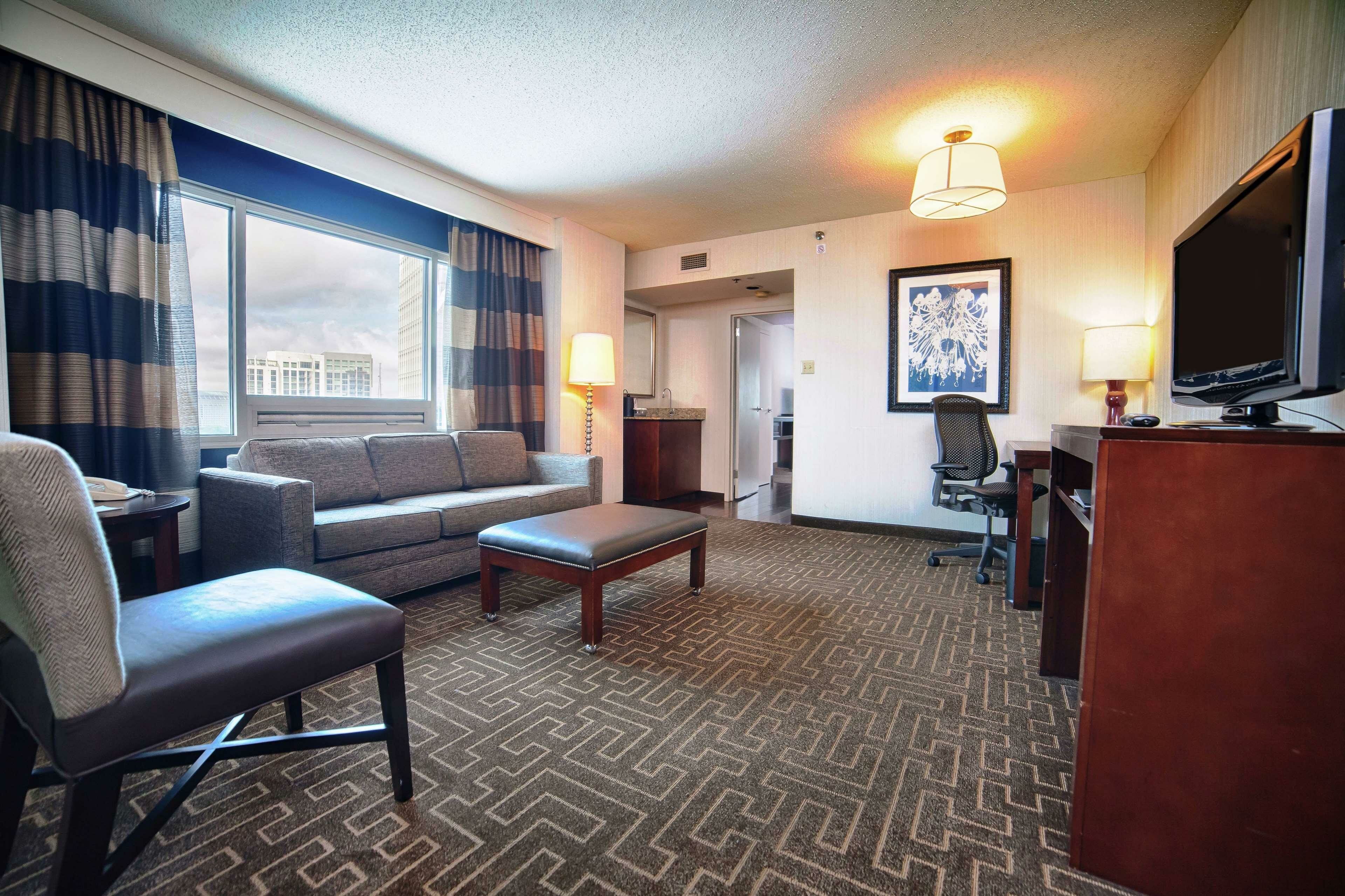 Фото Embassy Suites by Hilton Atlanta Buckhead