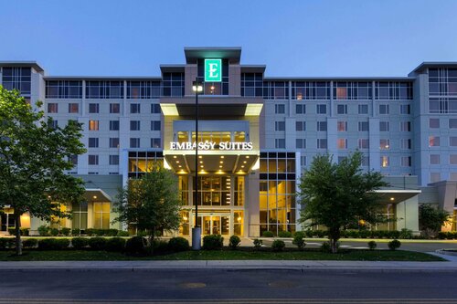 Гостиница Embassy Suites Newark Airport в Элизабет
