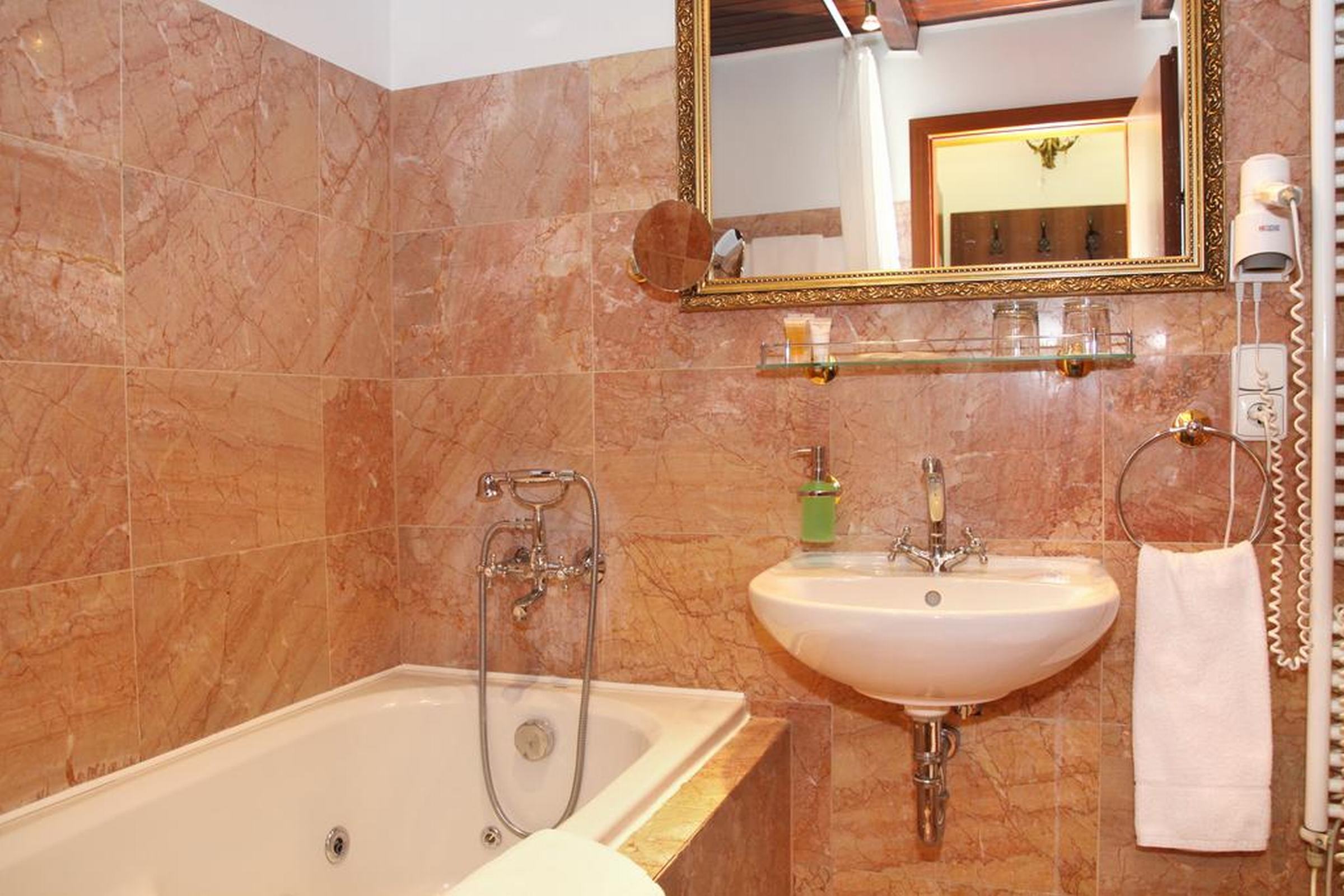 Фото King Charles Boutique Residence