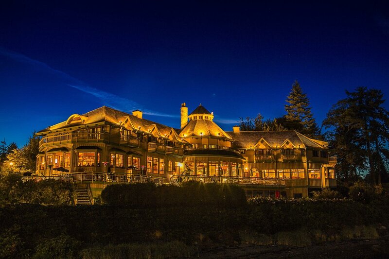 Гостиница Painter's Lodge в Кэмпбелл-Ривер