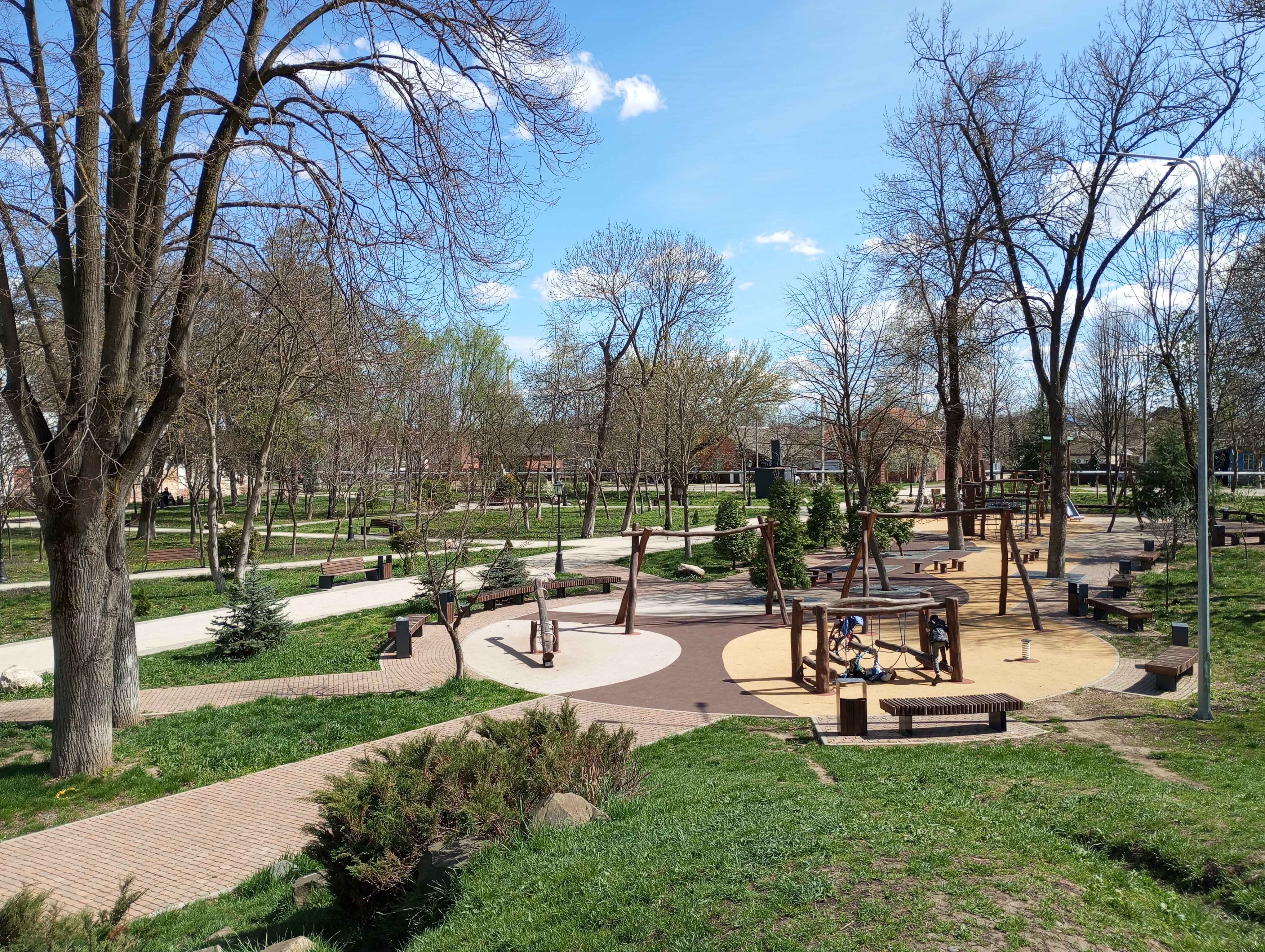 Порно бейнелердегі жыныстық қатынасқа түскен жетілген, томпақ және нәзік орыс әйелдері