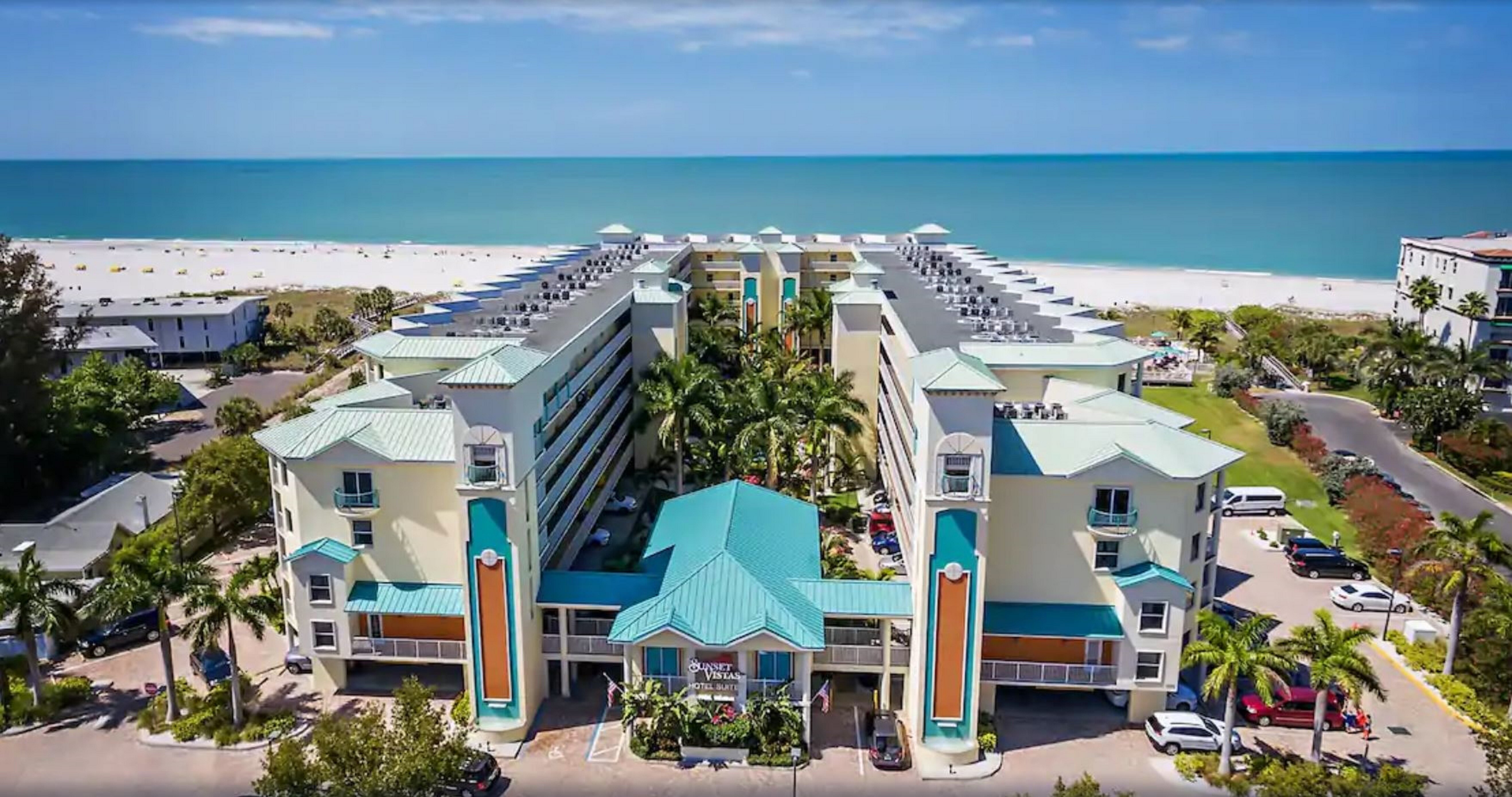 Фото Sunset Vistas Two Bedroom Beachfront Suites