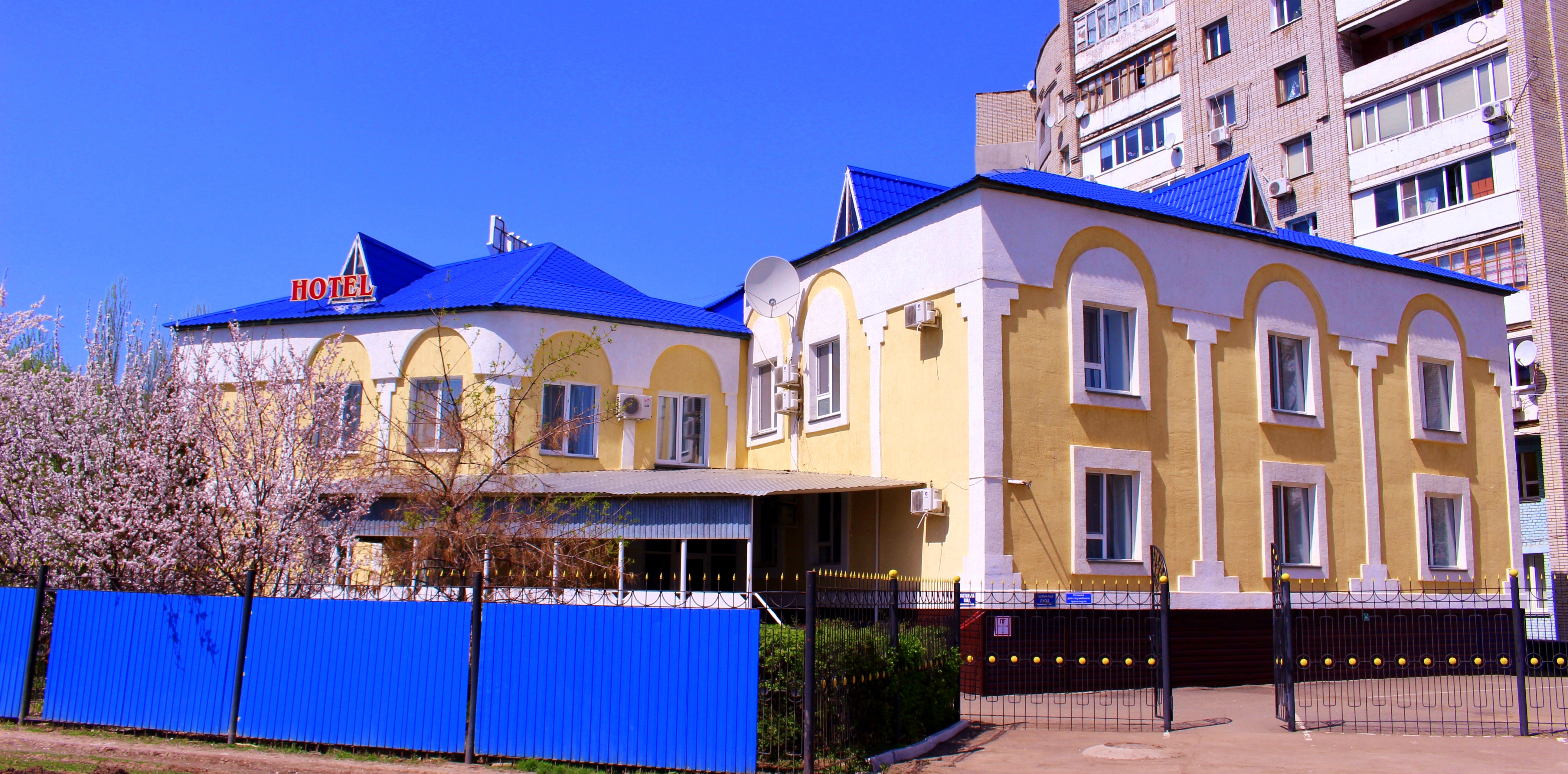 Фото отеля 1