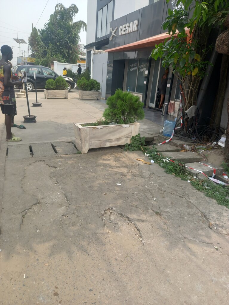 Department store Toy's Center, Douala, photo