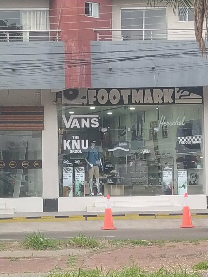 Department store Vans Santa Cruz, Santa Cruz de la Sierra, photo